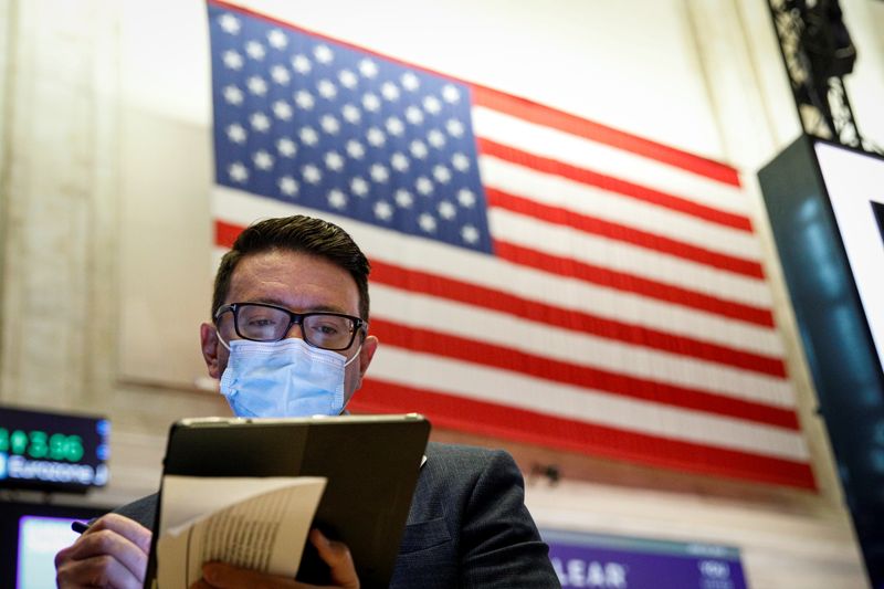 &copy; Reuters. A trader works on the floor of the New York Stock Exchange (NYSE) in New York City, U.S., June 30, 2021.  REUTERS/Brendan McDermid