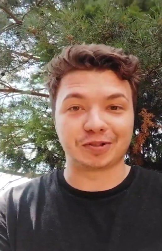 &copy; Reuters. Belarusian journalist Roman Protasevich, who was arrested in Belarus on May 23, 2021 after a forced landing of a Ryanair Flight, is seen in an unknown location in Belarus in this still image taken from a video published on his Twitter account on July 7, 2