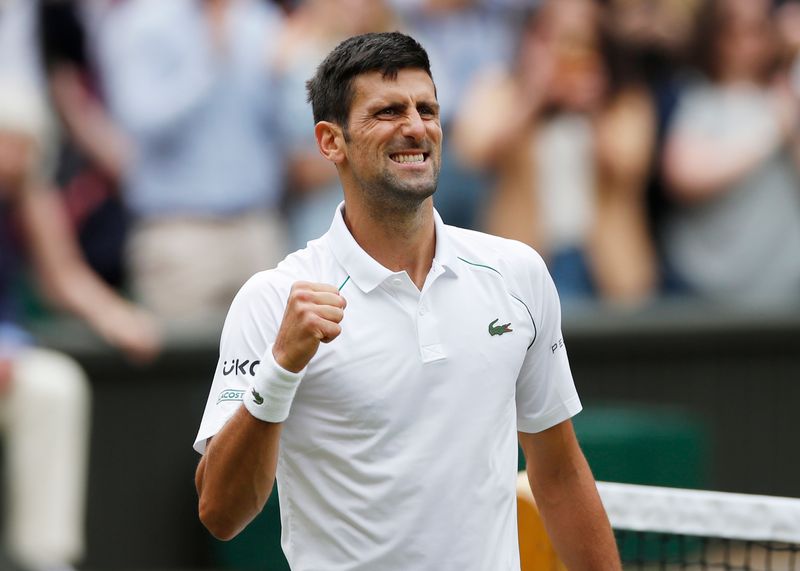 © Reuters. Jul 7, 2021  
Foto del martes del tenista de Serbia Novak Djokovic celebrando tras lograr el pase a semifinales en Winbledon. 
REUTERS/Paul Childs