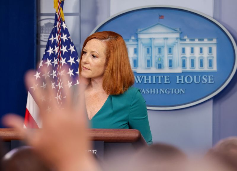 &copy; Reuters. جين ساكي المتحدثة باسم البيت الأبيض ترد على أسئلة الصحفيين في مؤتمر صحفي يوم 6 يوليو تموز 2021. تصوير: إيفلين هوكستاين - رويترز. 