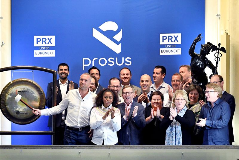 &copy; Reuters. FILE PHOTO: Bob van Dijk, CEO of Naspers and Prosus Group poses at Amsterdam's stock exchange, as Prosus begins trading on the Euronext stock exchange in Amsterdam, Netherlands, September 11, 2019. REUTERS/Piroschka van de Wouw/File Photo