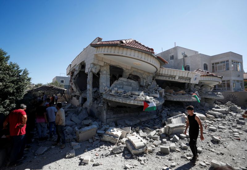 &copy; Reuters. منزل منتصر شلبي الذي دمرته القوات الإسرائيلية في ترمسعيا بالقرب من رام الله يوم الخميس. تصوير: محمد تركمان - رويترز.