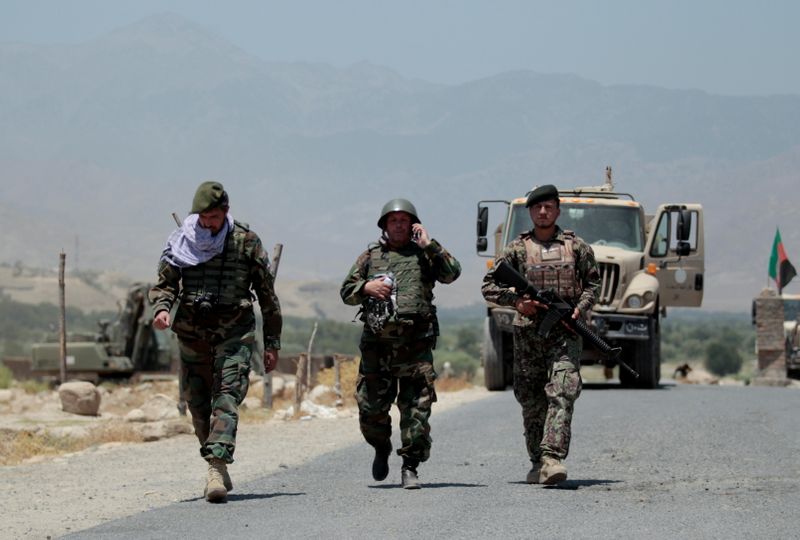 &copy; Reuters. Les forces gouvernementales afghanes ont repris jeudi le contrôle de la capitale de la province de Badghis (nord-ouest) au lendemain d'une offensive des taliban, et plusieurs centaines de soldats ont été déployés en renfort dans la région, a déclar
