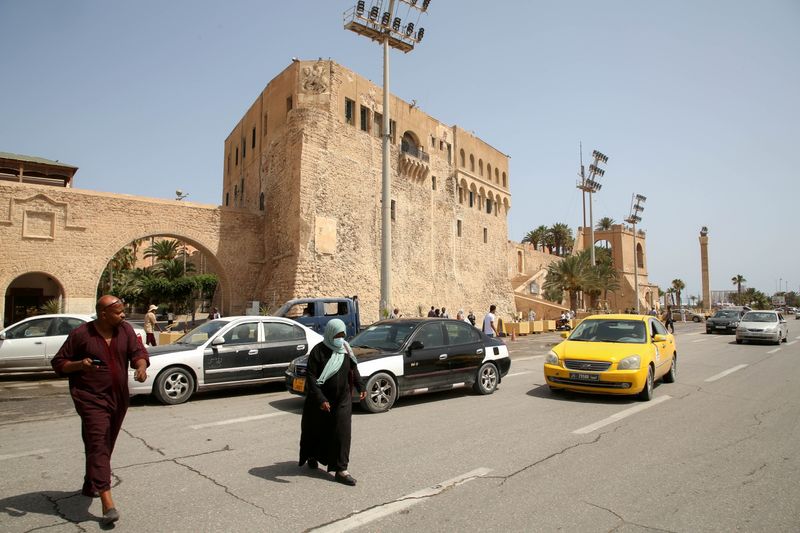 &copy; Reuters. FILE PHOTO: People cross a street at Martyrs Square in Tripoli, Libya, July 5, 2021.   REUTERS/Hazem Ahmed/File Photo