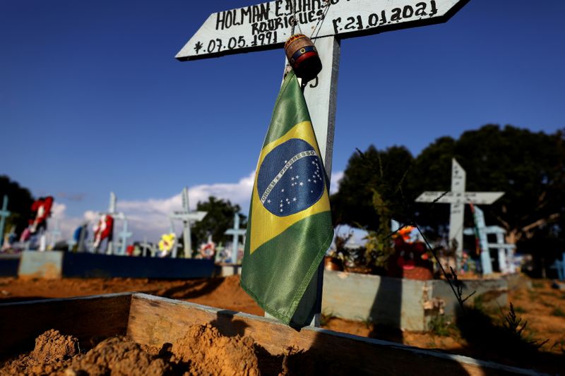 &copy; Reuters. Le Brésil a enregistré 53.725 nouveaux cas de contamination au coronavirus et 1.639 décès supplémentaires liés au COVID-19 au cours des vingt-quatre dernières heures, selon les données publiées jeudi par le ministère de la Santé. /Photo prise l