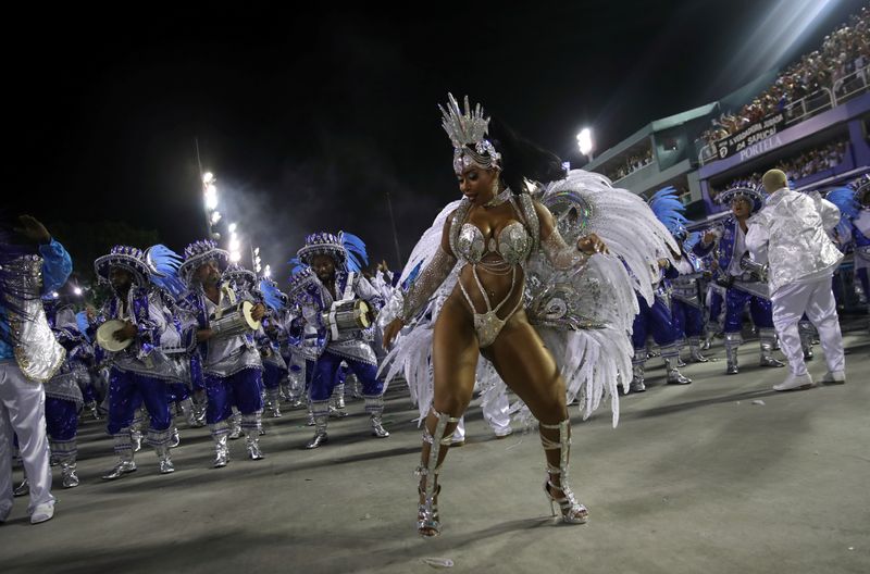&copy; Reuters. Desfile de escola de samba na Marquês de Sapucaí
25/02/2020
REUTERS/Ricardo Moraes
