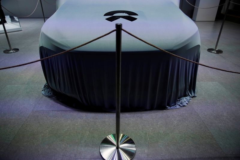 &copy; Reuters. The Nio logo is seen on a cover during a media day for the Auto Shanghai show in Shanghai, China April 19, 2021. REUTERS/Aly Song/File Photo