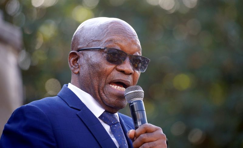 &copy; Reuters. FILE PHOTO: South Africa's former President Jacob Zuma, who faces fraud and corruption charges, speaks to supporters after appearing at the High Court in Pietermaritzburg, South Africa, May 17, 2021. REUTERS/Rogan Ward/File Photo