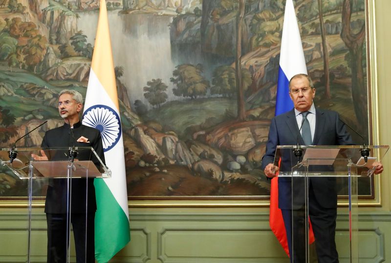 &copy; Reuters. وزير الخارجية الهندي س. جايشانكار يتحدث خلال مؤتمر صحفي مع نظيره الروسي سيرجي لافروف في موسكو يوم الجمعة. تصوير: شاميل تشوماتوف - رويترز.
