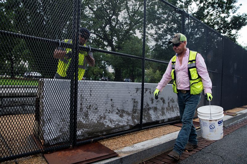 &copy; Reuters. Workers begin to remove security fencing that surrounds the U.S. Capitol in Washington, U.S., July 9, 2021. REUTERS/Al Drago