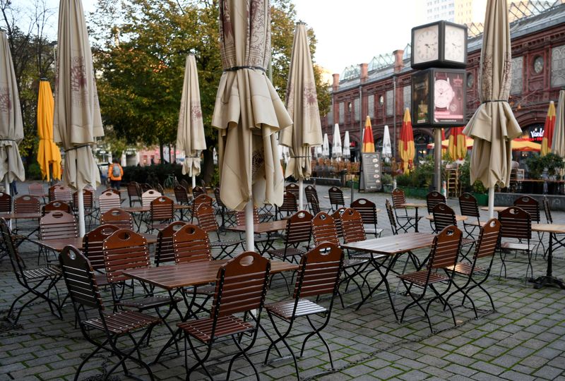 &copy; Reuters. FILE PHOTO: Empty chairs and tables are pictured on the first day of the temporary closing of restaurants, as the spread of coronavirus disease (COVID-19) continues in Berlin, Germany, November 2, 2020.  REUTERS/Annegret Hilse/File Photo