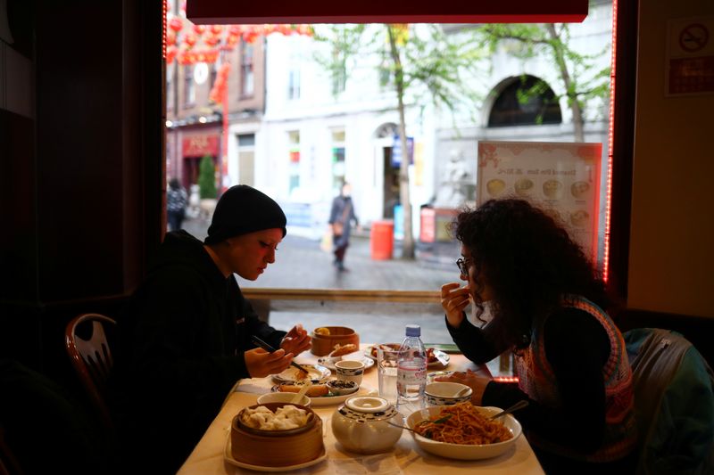 &copy; Reuters. FILE PHOTO: People sit inside a restaurant, amid the outbreak of the coronavirus disease (COVID-19), in Chinatown, London, Britain, 18 May 2021. REUTERS/Hannah McKay