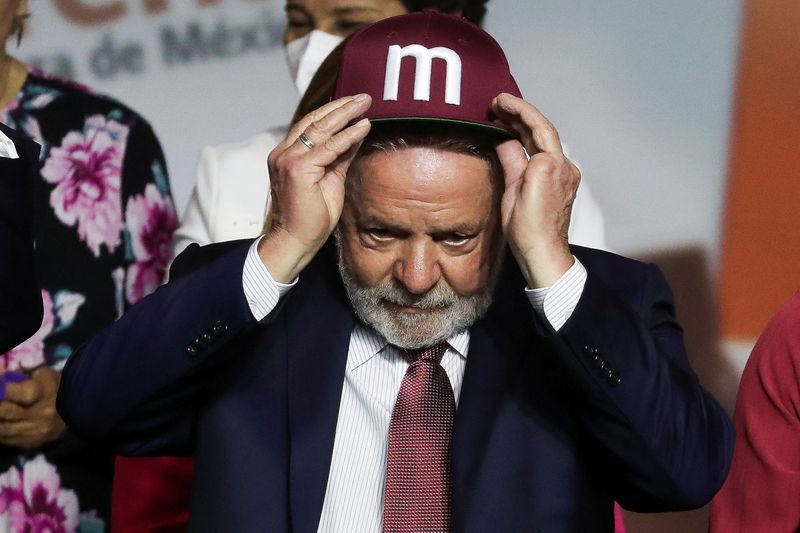 &copy; Reuters. Ex-presidente Luiz Inácio Lula da Silva durante evento com parlamentares do partido governista mexicano Morena, na Cidade do México
02/03/2022 REUTERS/Edgard Garrido