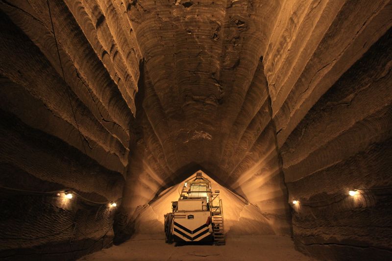 &copy; Reuters. Les cours des matières premières continuent de grimper jeudi une semaine après l'invasion des forces russes en Ukraine, les cours de l'aluminium, du charbon ou encore de l'huile de palme inscrivant des plus hauts historiques tandis que ceux du brut et 