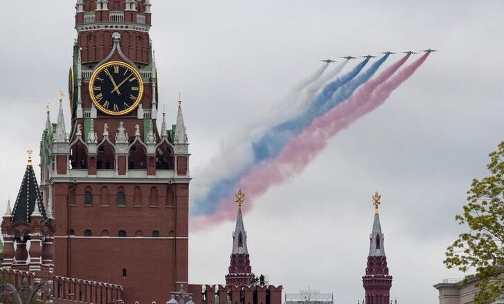 &copy; Reuters. Russian Su-25 jet aircraft release smoke in the colours of the Russian state flag above the Kremlin Wall and the State Historical Museum during a flypast, which is part of a parade on Victory Day marking the 76th anniversary of the victory over Nazi Germa