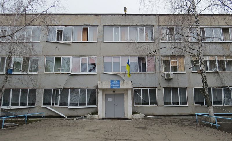 &copy; Reuters. Prédio de escola danificado por disparos de artilharia em Mariupol, na Ucrânia
26/02/2022 REUTERS/Nikolay Ryabchenko