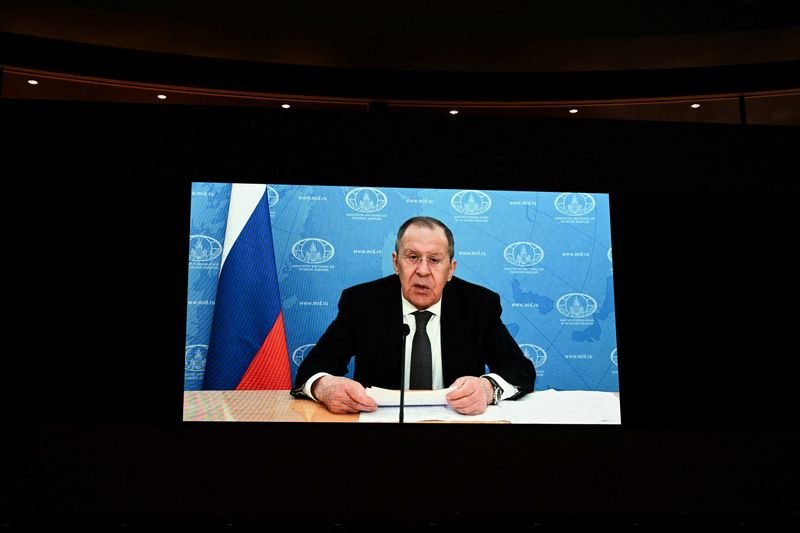 &copy; Reuters. FOTO DE ARCHIVO: El ministro de Asuntos Exteriores ruso, Sergei Lavrov, se dirige a la Conferencia de Desarme con un mensaje de vídeo pregrabado en Ginebra, Suiza, el 1 de marzo de 2022. Fabrice Coffrini / Pool vía REUTERS/File Photo