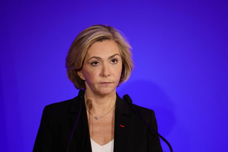 &copy; Reuters. Valerie Pecresse, head of the Paris Ile-de-France region and Les Republicains (LR) right-wing party candidate for the 2022 French presidential election, delivers a speech to present her defence policy program in Paris, France, March 3, 2022. REUTERS/Sarah