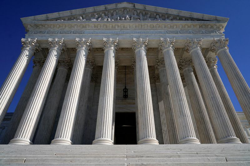 &copy; Reuters. FILE PHOTO: The Supreme Court is seen in Washington, U.S., January 26, 2022. REUTERS/Joshua Roberts/File Photo