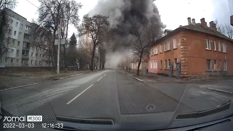 &copy; Reuters. Chérnigov, Ucrania, 3 de marzo del 2022 en esta imagen de video de redes sociales obtenidas por  REUTERS  