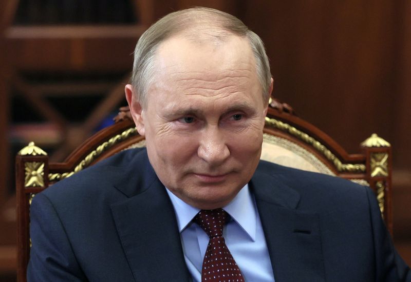 &copy; Reuters. الرئيس الروسي فلاديمير بوتين في موسكو يوم الاربعاء. صورة من سبوتنيك.