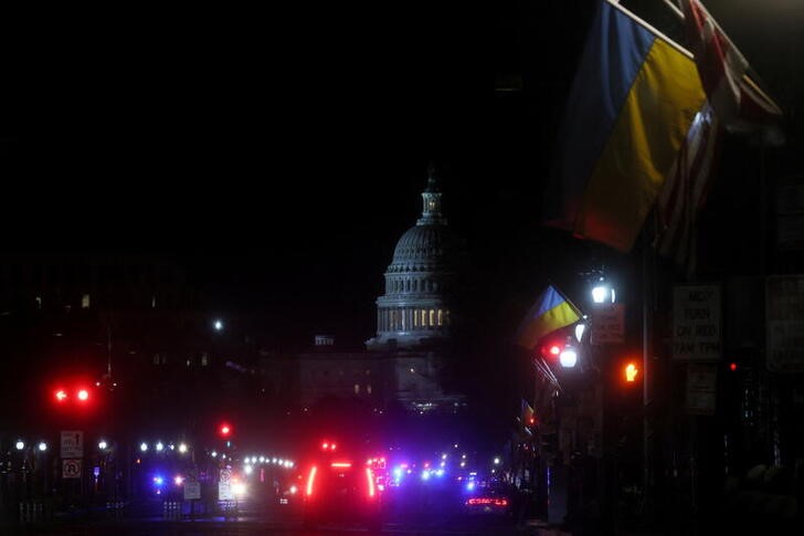 &copy; Reuters. The U.S. Capitol is seen from Pennsylvania Ave lined with Ukrainian flags hours ahead of the U.S. President Joe Biden’s expected State of the Union speech in Washington, U.S., as Russia continues to invade Ukraine March 1, 2022. REUTERS/Leah Millis