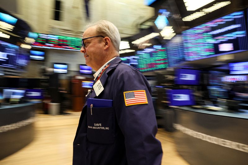 &copy; Reuters. Operador trabalha no salão da Bolsa de Valores de Nova York, EUA
03/03/2022
REUTERS/Brendan McDermid