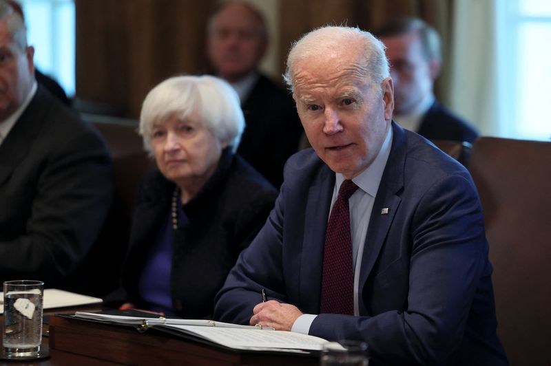 &copy; Reuters. U.S. President Joe Biden holds a cabinet meeting in the Cabinet Room at the White House in Washington, U.S. March 3, 2022. REUTERS/Evelyn Hockstein