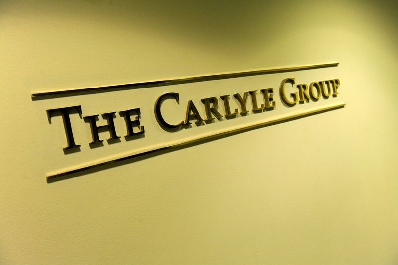 &copy; Reuters. FILE PHOTO: A general view of the lobby outside the Carlyle Group offices in Washington, May 3, 2012.  REUTERS/Jonathan Ernst