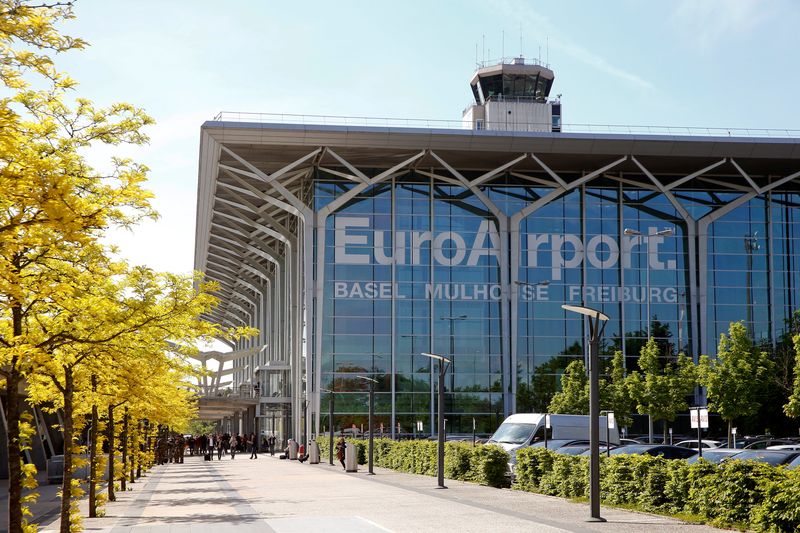 &copy; Reuters. FILE PHOTO: A general view shows the terminal of the Euroairport Basel-Mulhouse-Freiburg near the town of Saint-Louis, France May 18, 2016.  REUTERS/Arnd Wiegmann