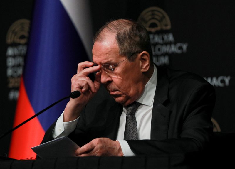 &copy; Reuters. وزير الخارجية الروسي سيرجي لافروف خلال مؤتمر صحفي في أنقرة يوم الخميس. تصوير رويترز.