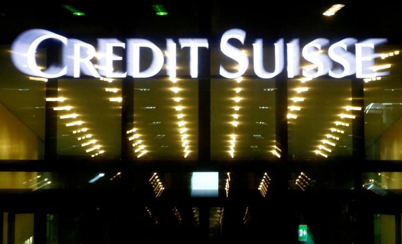 &copy; Reuters. FILE PHOTO: The logo of Swiss bank Credit Suisse is seen at an office building in Zurich, Switzerland February 21, 2022.  REUTERS/Arnd Wiegmann