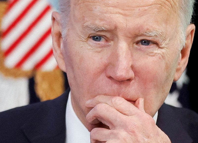 &copy; Reuters. FILE PHOTO: U.S. President Joe Biden holds a virtual meeting with business leaders and state governors to discuss supply chain problems, particularly addressing semiconductor chips, on the White House campus in Washington, U.S., March 9, 2022. REUTERS/Jon