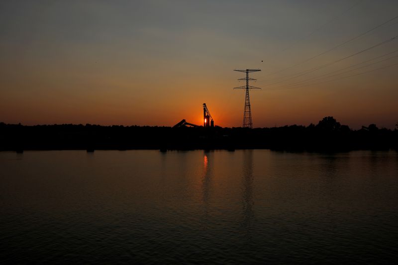 © Reuters. Elevador de grãos em unidade da Bunge no Rio Ohio em Kentucky, EUA. 
16/09/2017   
REUTERS/Brian Snyder