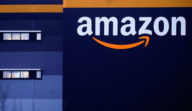 &copy; Reuters. The logo of Amazon is seen at the company's logistics center in Bretigny-sur-Orge, near Paris, France, December 7, 2021. REUTERS/Gonzalo Fuentes