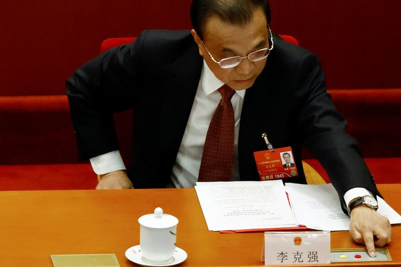 &copy; Reuters. Chinese Premier Li Keqiang casts his vote during the closing session of the National People's Congress (NPC) at the Great Hall of the People in Beijing, China March 11, 2022. REUTERS/Carlos Garcia Rawlins