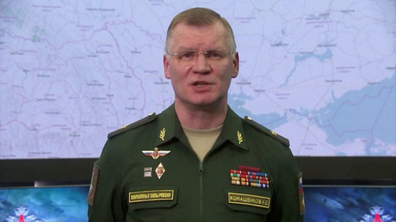 &copy; Reuters. المتحدث باسم وزارة الدفاع الروسية إيجور كوناشينكوف في موسكو في 24 فبراير شباط 2022. صورة ثابتة من فيديو لوزارة الدفاع الروسية (يحظر إعادة البيع