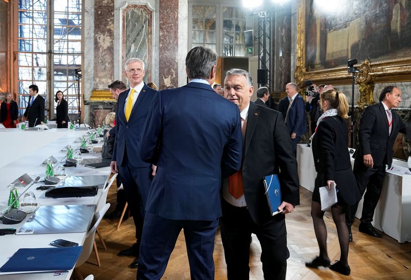 &copy; Reuters. رئيس الوزراء المجري فيكتور أوربان يحضر اجتماعا  يوم الخميس خلال قمة للاتحاد الأوروبي في فرنسا تناقش الملف الأوكراني. صورة لرويترز من ممثل ل