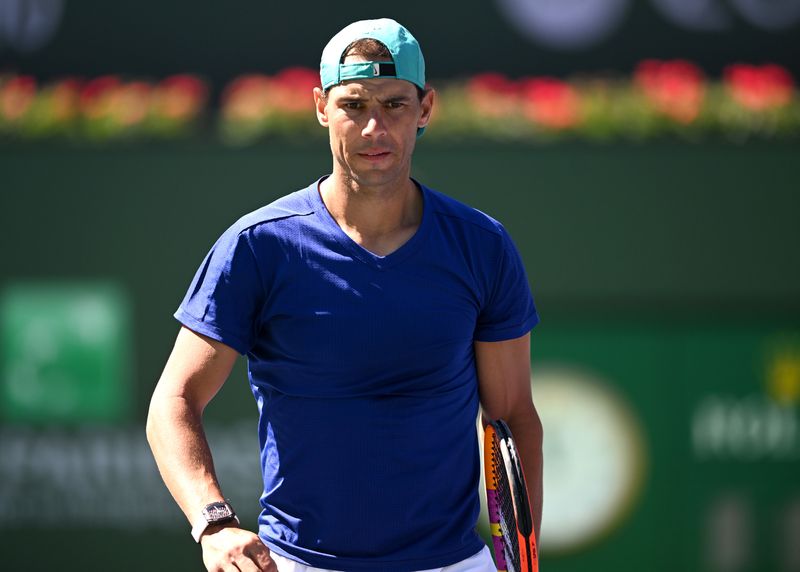 &copy; Reuters. El español Rafael Nadal practica en la pista del estadio en el BNP Paribas Open en el Indian Wells Tennis Garden, Indian Wells, CA, EEUU, 8 de marzo de 2022. REUTERS/USA TODAY Sports/Jayne Kamin-Oncea
