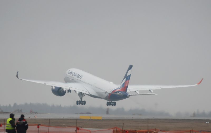 &copy; Reuters. FILE PHOTO: Airbus A350-900 aircraft of Russia's flagship airline Aeroflot takes off during a media presentation at Sheremetyevo International Airport outside Moscow, Russia March 4, 2020. REUTERS/Maxim Shemetov