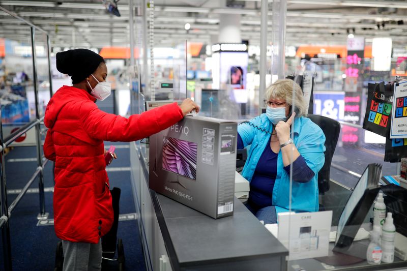 &copy; Reuters. FILE PHOTO: A customer wearing a protective mask shops at a Saturn electronic store as the coronavirus disease (COVID-19) lockdown measures are eased in Berlin, Germany, March 11, 2021. REUTERS/Hannibal Hanschke