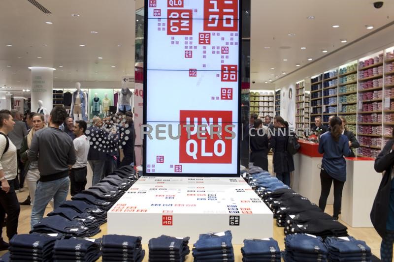 &copy; Reuters. Store Uniqlo a Berlino, 10 aprile 2014. REUTERS/Axel Schmidt