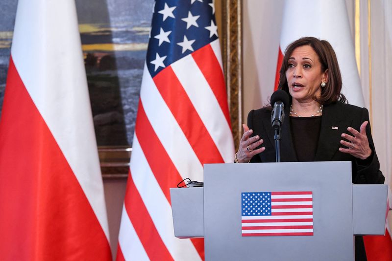 &copy; Reuters. FILE PHOTO: U.S. Vice President Kamala Harris attends a news conference with Polish President Andrzej Duda (not pictured) at Belwelder Palace, amid Russia's invasion of Ukraine, in Warsaw, Poland March 10, 2022.  Saul Loeb/Pool via REUTERS