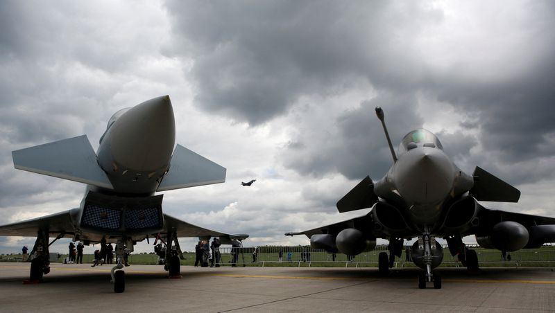&copy; Reuters. FILE PHOTO: Eurofighter Typhoon (L) and a Dassault Rafale are seen at the ILA Air Show in Berlin, Germany, April 26, 2018. REUTERS/Axel Schmidt/