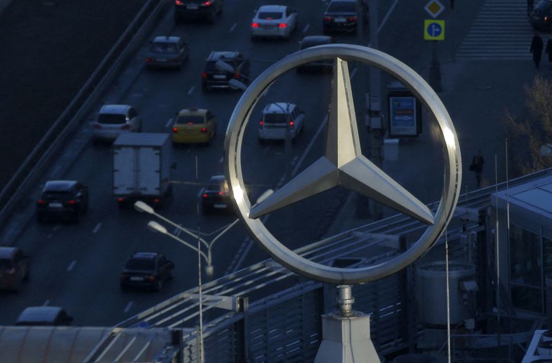 &copy; Reuters. FILE PHOTO: The logo of Daimler's Mercedes-Benz luxury-car division is pictured on the roof of a building in Moscow, Russia, April 5, 2016. REUTERS/Maxim Shemetov/File Photo