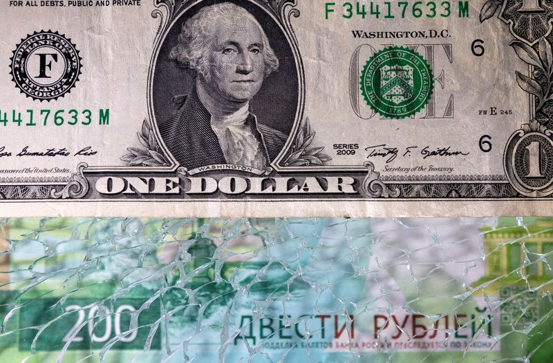 &copy; Reuters. FILE PHOTO: A U.S. dollar is seen placed over a Russian rouble banknote seen through broken glass in this illustration taken March 1, 2022. REUTERS/Dado Ruvic/Illustration