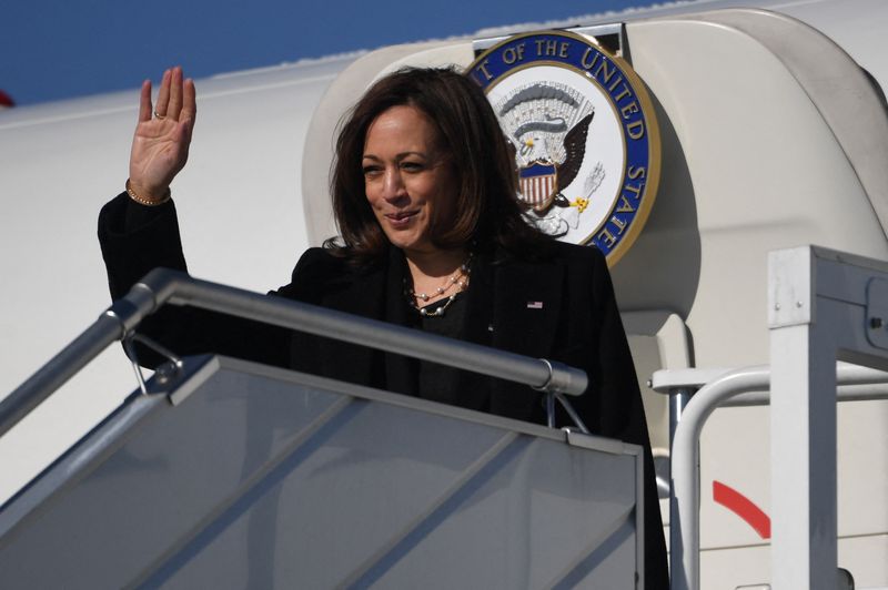 &copy; Reuters. U.S. Vice President Kamala Harris boards Air Force Two prior to departure from Warsaw Chopin International Airport in Warsaw, Poland, March 11, 2022, as she travels to Romania, before returning to Washington. Saul Loeb/Pool via REUTERS