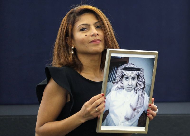 &copy; Reuters. Le blogueur saoudien Raif Badawi a été libéré après avoir purgé une peine de dix ans de prison, a annoncé vendredi Ensaf Haidar, son épouse (en photo). /Photo d'archives/REUTERS/Vincent Kessler