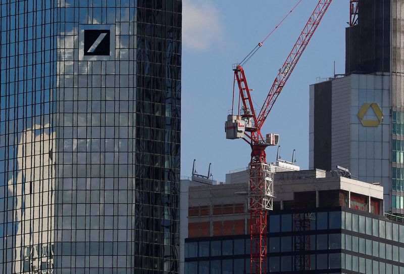 &copy; Reuters. FILE PHOTO: Headquarters of Commerzbank and Deutsche Bank (L) are photographed in Frankfurt, Germany, March 19, 2019.  REUTERS/Kai Pfaffenbach