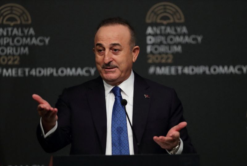 © Reuters. وزير الخارجية التركي مولود جاويش أوغلو يتحدث خلال مؤتمر صحفي في أنطاليا في تركيا يوم العاشر من مارس آذار 2022. تصوير: مراد سيزار - رويترز.
